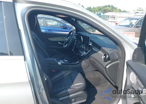 2017 Mercedes-Benz Glc 300 4Matic z USA, uszkodzony, nr VIN WDC0G4KB1HF141356